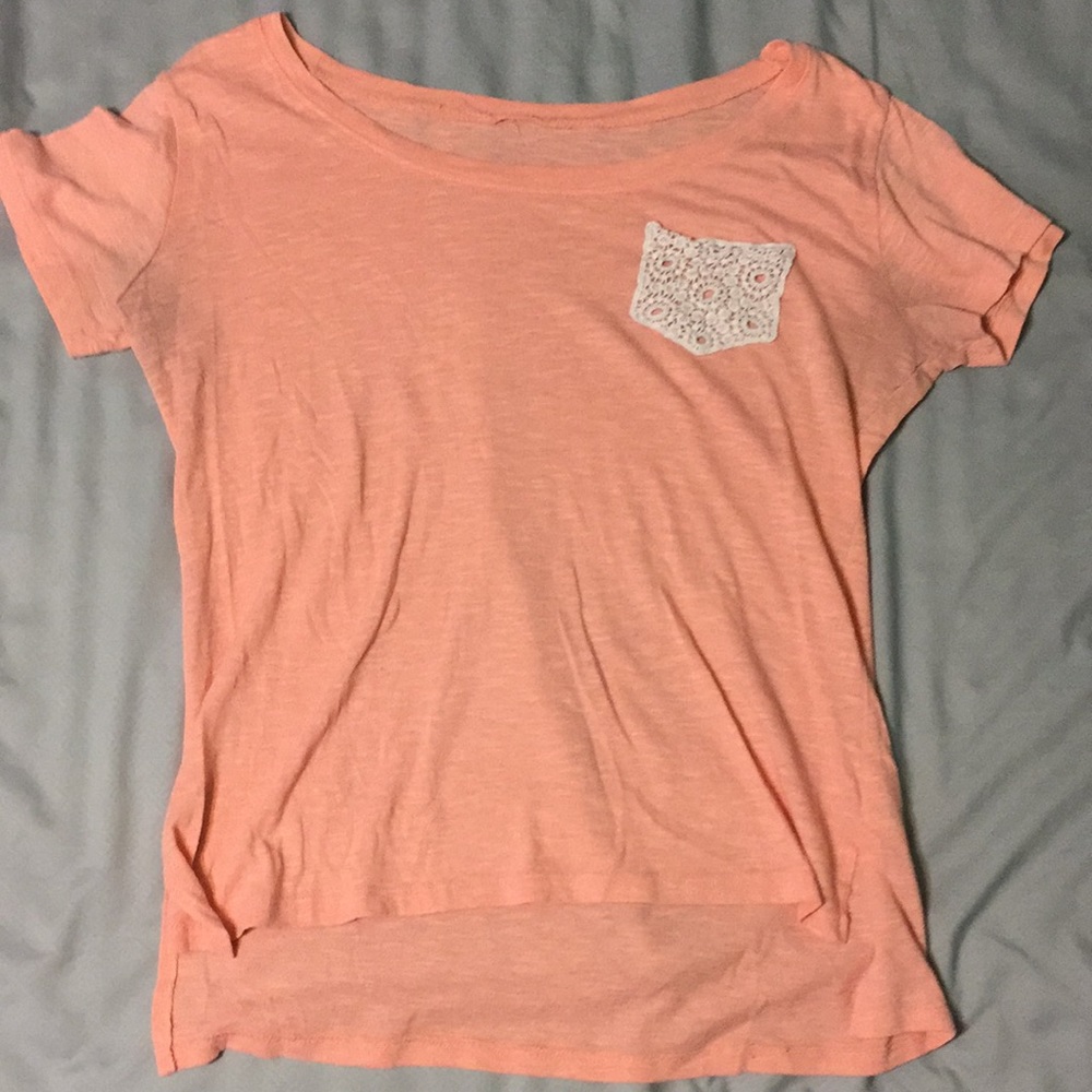 Peach t-shirt with a cute pocket